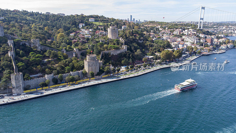 用无人机鸟瞰鲁梅利堡垒和博斯普鲁斯桥，鲁梅利hisari和Bogaz Koprusu -伊斯坦布尔-土耳其